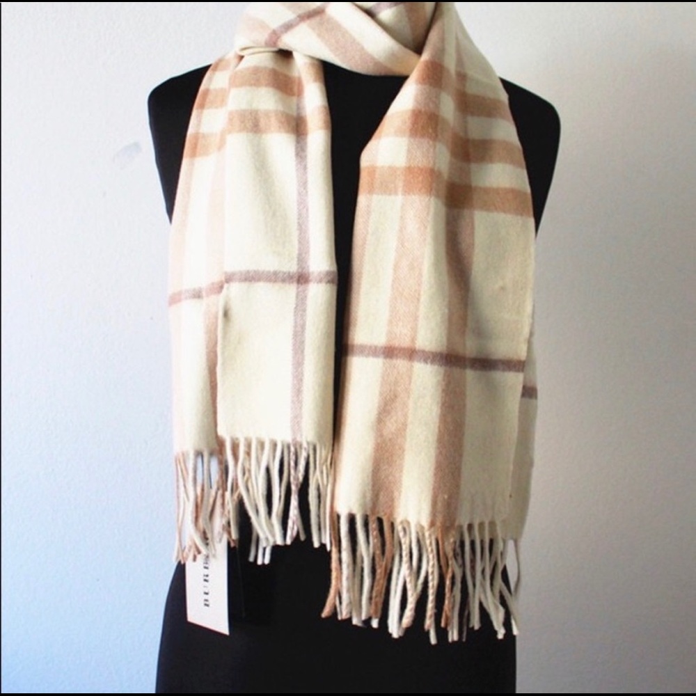 ❄️ NWT Burberry Cashmere Scarf